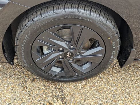 Used 2023 Hyundai Elantra Blue w/ Cargo Package image 28