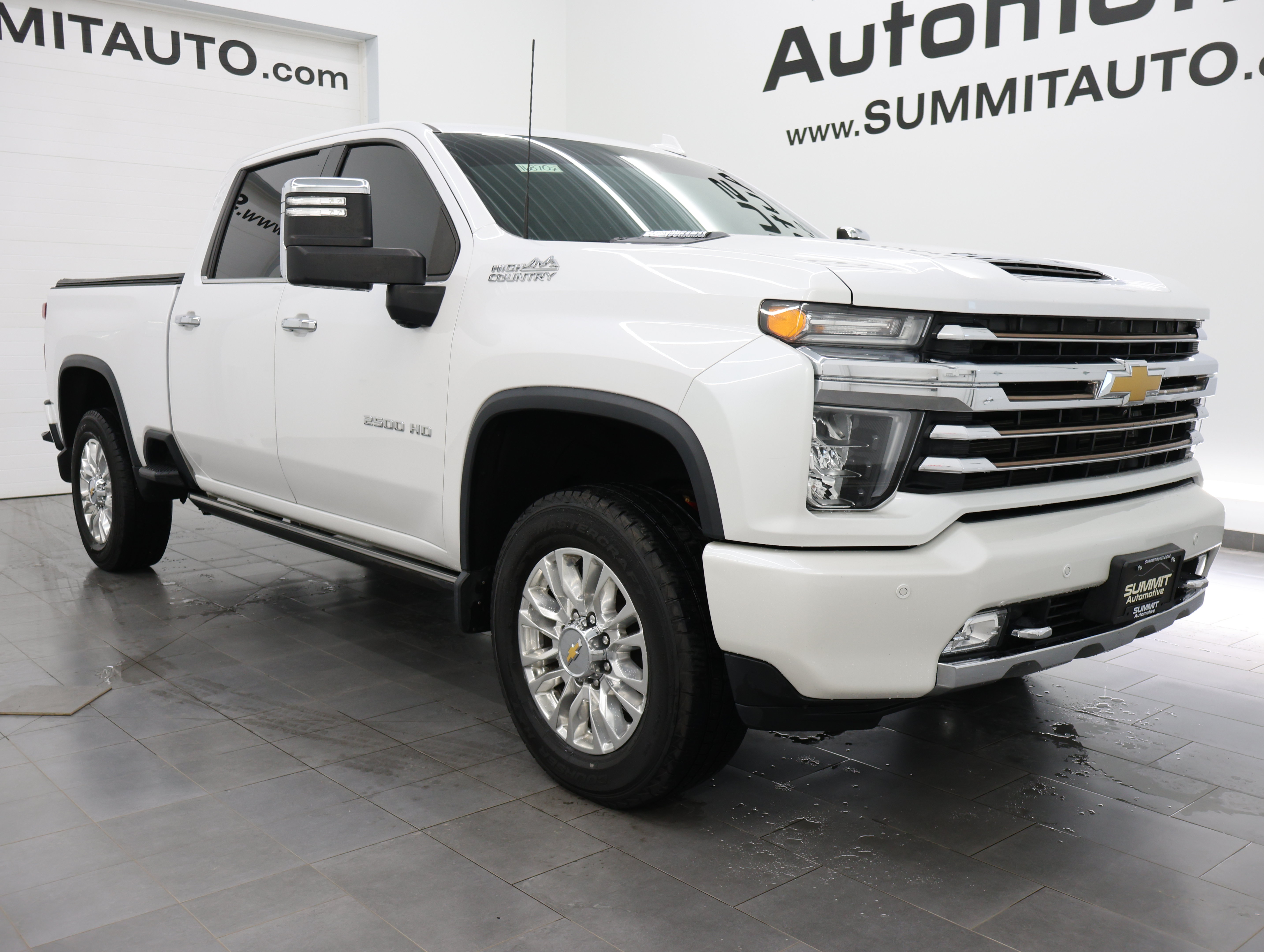 Used 2022 Chevrolet Silverado 2500 High Country w/ Safety Package II AWD/4WD image 2