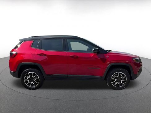 Used 2025 Jeep Compass Trailhawk AWD/4WD image 16