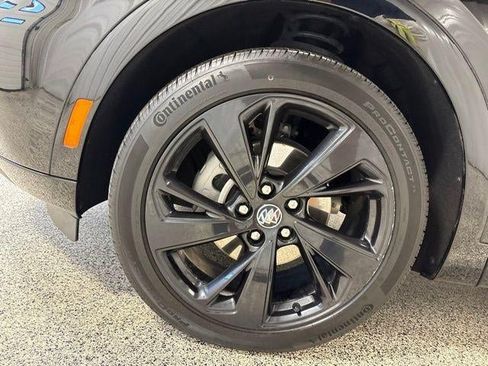 Used 2023 Buick Envision Essence w/ Technology Package I AWD/4WD image 36