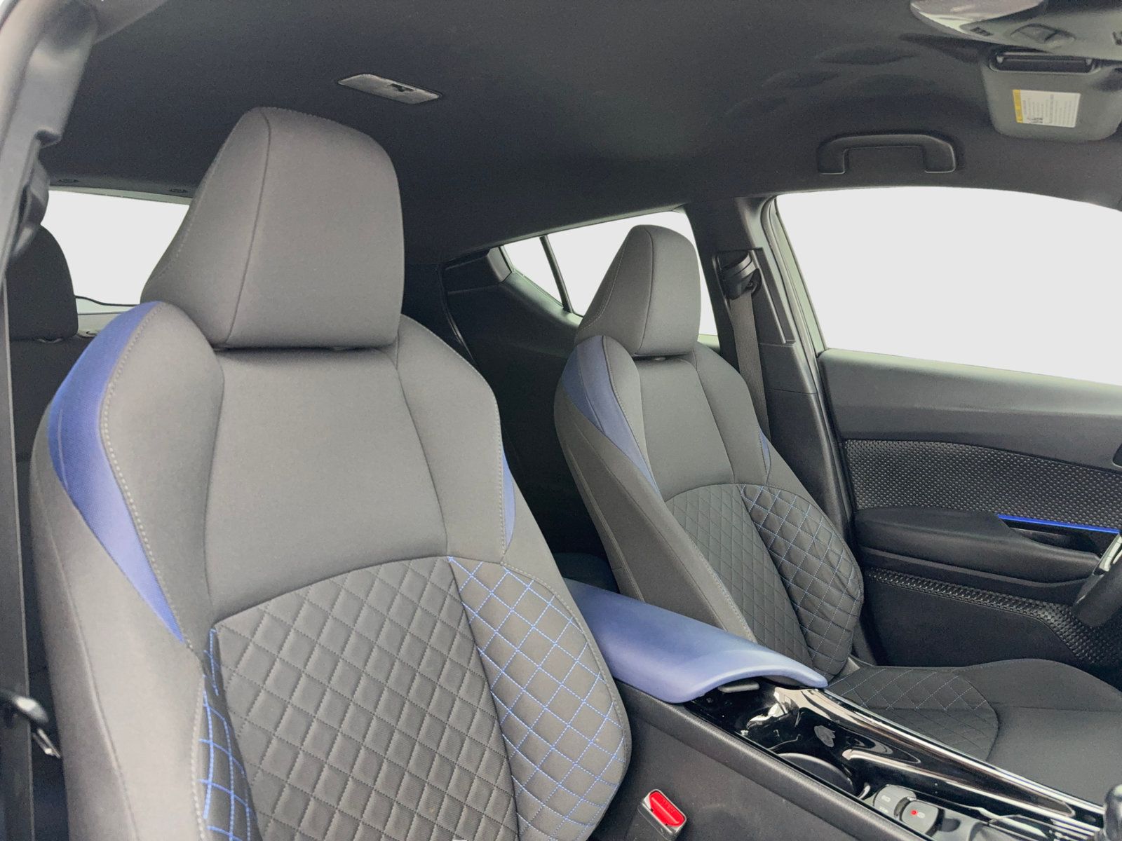 Used 2020 Toyota C-HR XLE FWD image 39