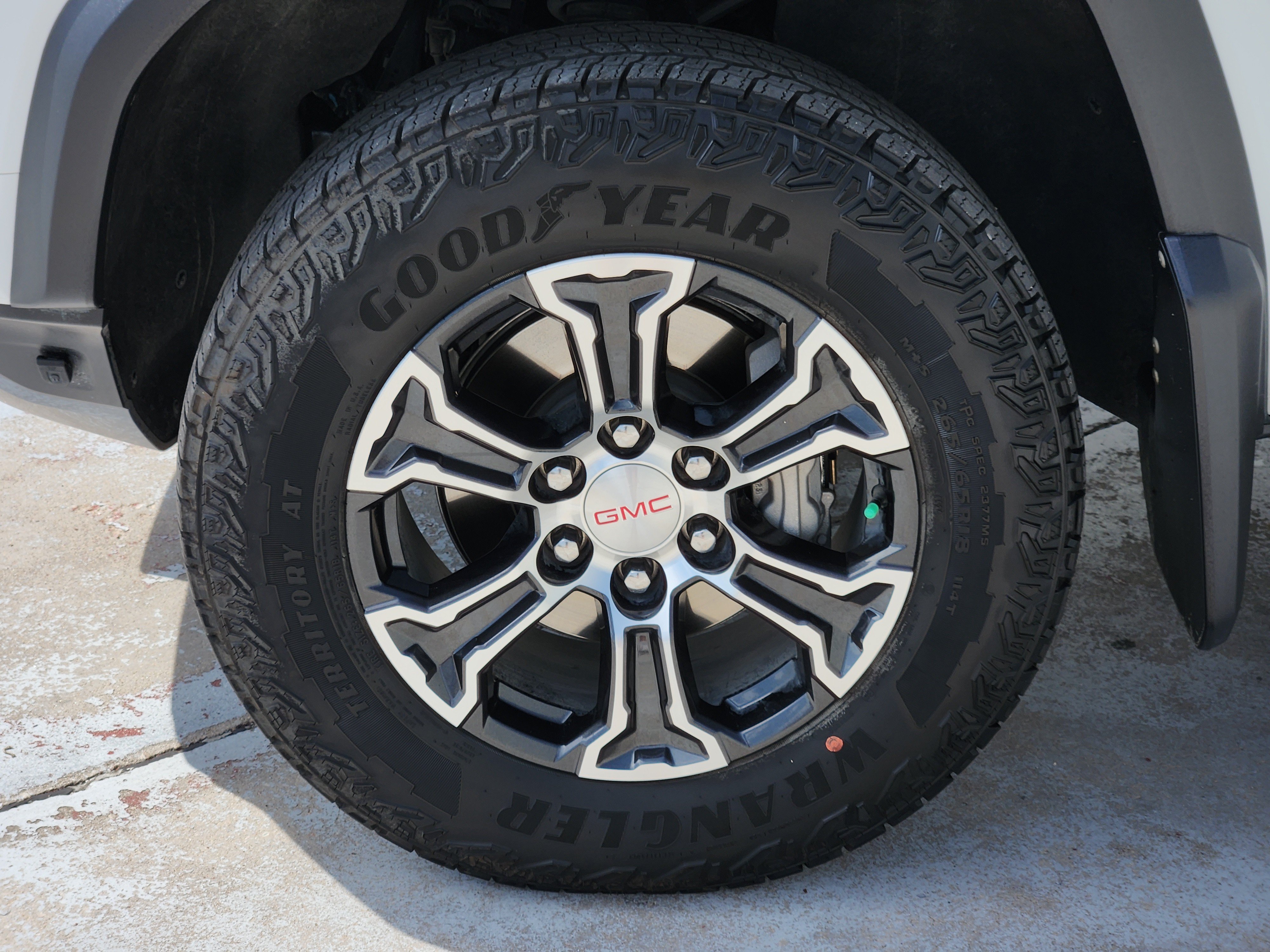 Used 2024 GMC Canyon AT4 w/ Canyon Safety Plus Package AWD/4WD image 14