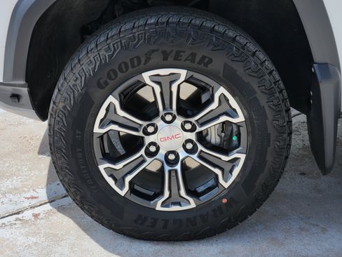 Used 2024 GMC Canyon AT4 w/ Canyon Safety Plus Package AWD/4WD image 14