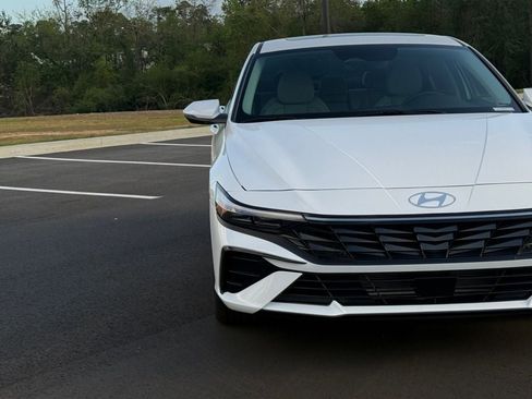 New 2026 Hyundai Elantra Limited FWD image 27