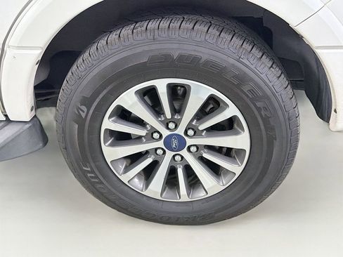 Used 2017 Ford Expedition XLT w/ Equipment Group 202A RWD image 31