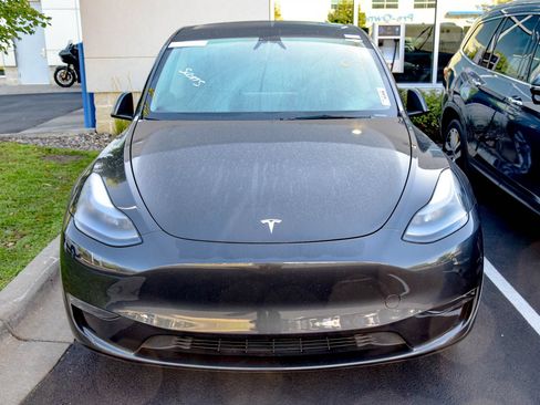 Used 2024 Tesla Model Y Long Range AWD/4WD image 13