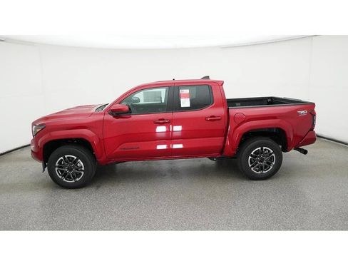 Used 2025 Toyota Tacoma TRD Sport AWD/4WD image 5