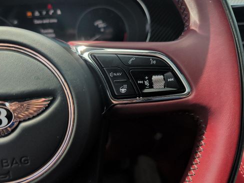Used 2022 Bentley Bentayga AWD/4WD image 27