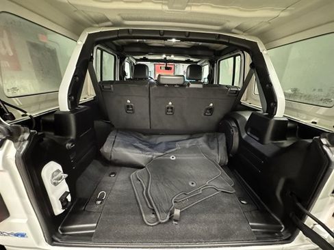 Used 2022 Jeep Wrangler Unlimited Sahara w/ Cold Weather Group image 14