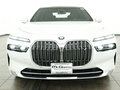 Used 2023 BMW i7 xDrive60 w/ Executive Package 2 AWD/4WD image 7