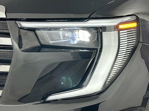 Used 2025 GMC Acadia Elevation image 33