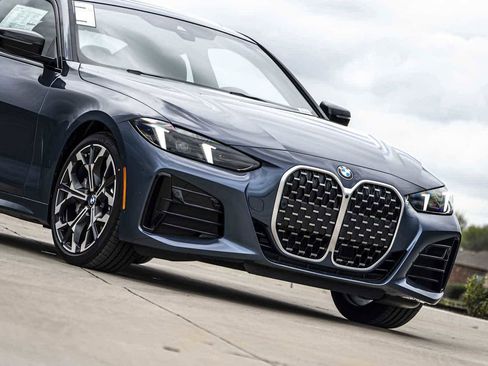 Used 2025 BMW 430i Coupe w/ M Sport Package image 3