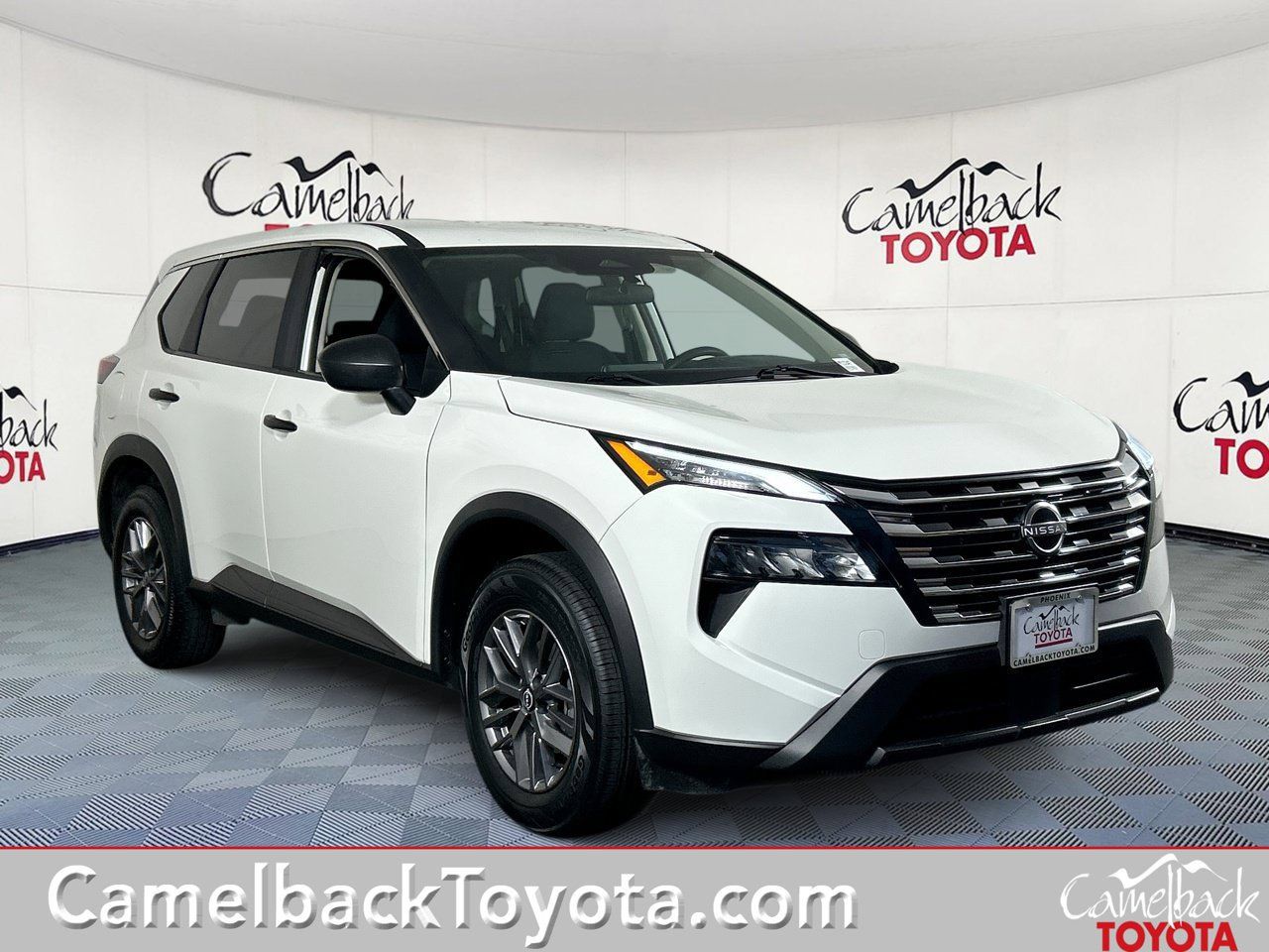 Used 2024 Nissan Rogue S FWD image 1