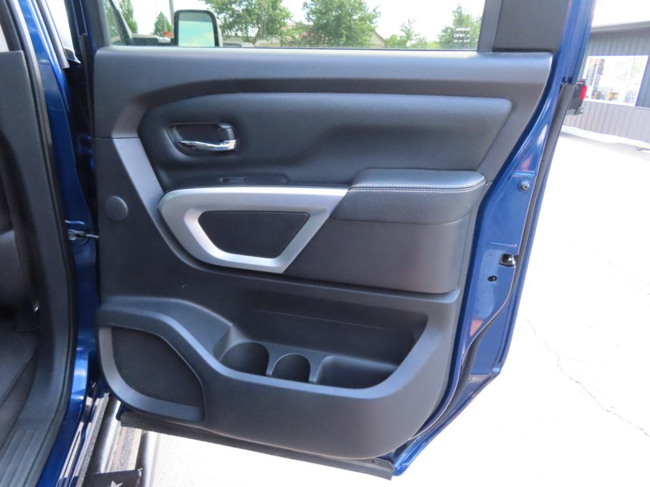 Used 2019 Nissan Titan PRO-4X w/ Pro-4x Convenience Package AWD/4WD image 47