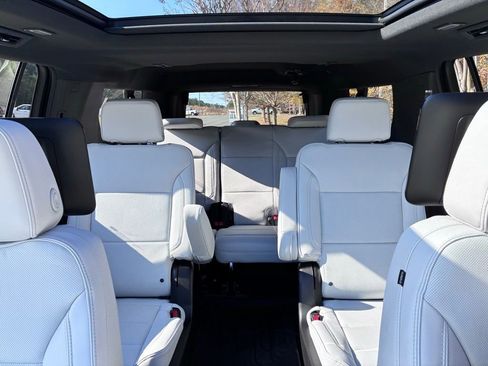 New 2026 Chevrolet Suburban Premier image 40