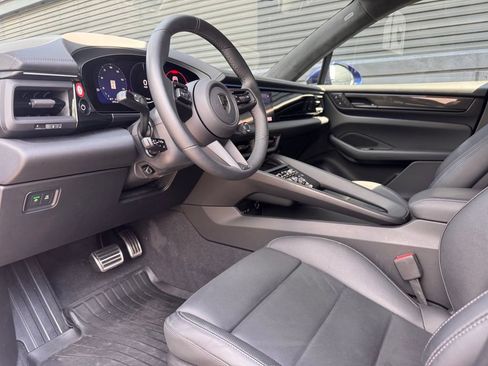 Certified 2025 Porsche Macan Turbo Electric AWD/4WD image 14