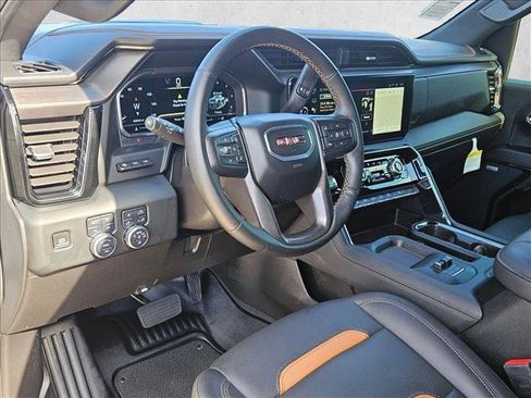 Used 2024 GMC Sierra 2500 AT4 w/ AT4 Premium Plus Package AWD/4WD image 10