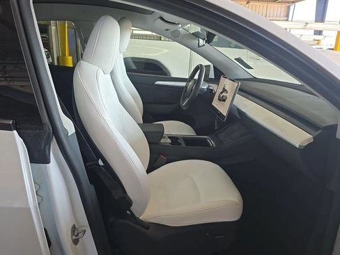 Used 2023 Tesla Model Y AWD image 9