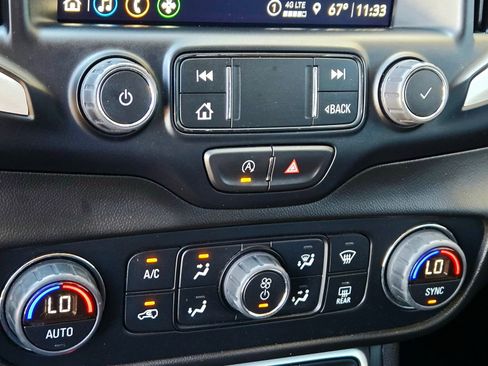 Used 2023 GMC Terrain SLT image 16