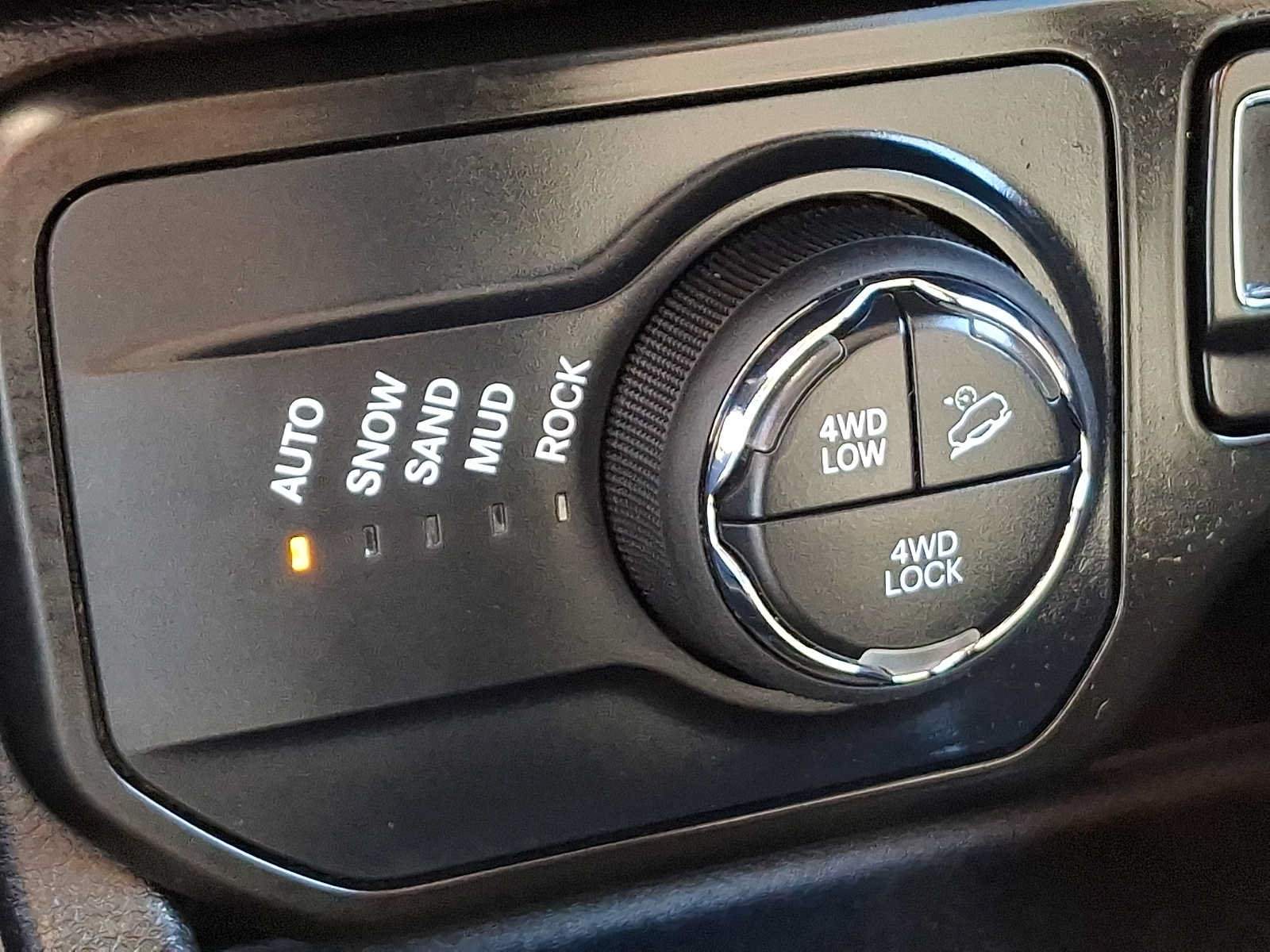 Used 2023 Jeep Renegade Trailhawk AWD/4WD image 23