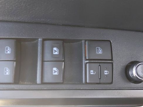 Used 2018 Toyota Tacoma TRD Off-Road w/ Technology Package image 16