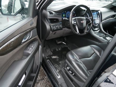 Used 2019 Cadillac Escalade ESV Platinum image 9
