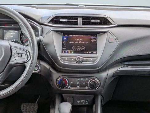 Used 2023 Chevrolet TrailBlazer LT FWD image 17