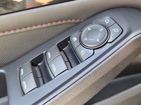 Used 2022 Chevrolet Traverse RS FWD image 28