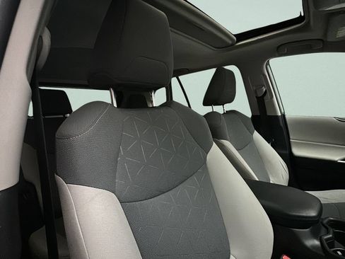 Used 2020 Toyota RAV4 XLE w/ Convenience Package AWD/4WD image 18