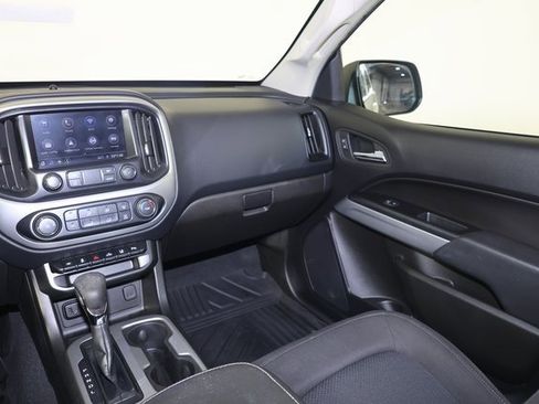Used 2022 Chevrolet Colorado LT w/ Safety Package image 11