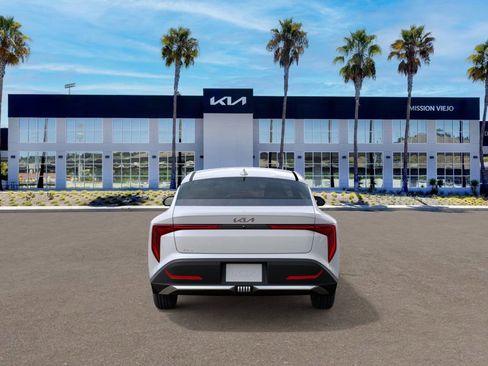 New 2025 Kia K4 LXS image 5