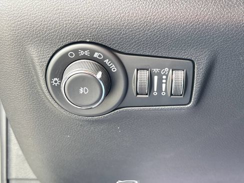 Used 2025 Jeep Compass Limited AWD/4WD image 39