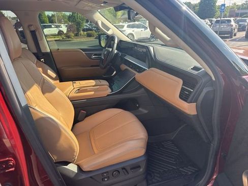 Used 2025 INFINITI QX80 Sensory AWD/4WD image 10