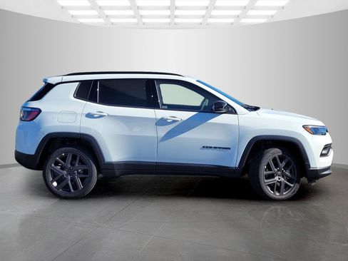 New 2026 Jeep Compass Latitude image 3