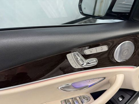 Used 2019 Mercedes-Benz E 300 4MATIC image 12