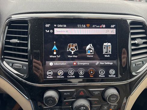 Used 2021 Jeep Grand Cherokee Limited image 12