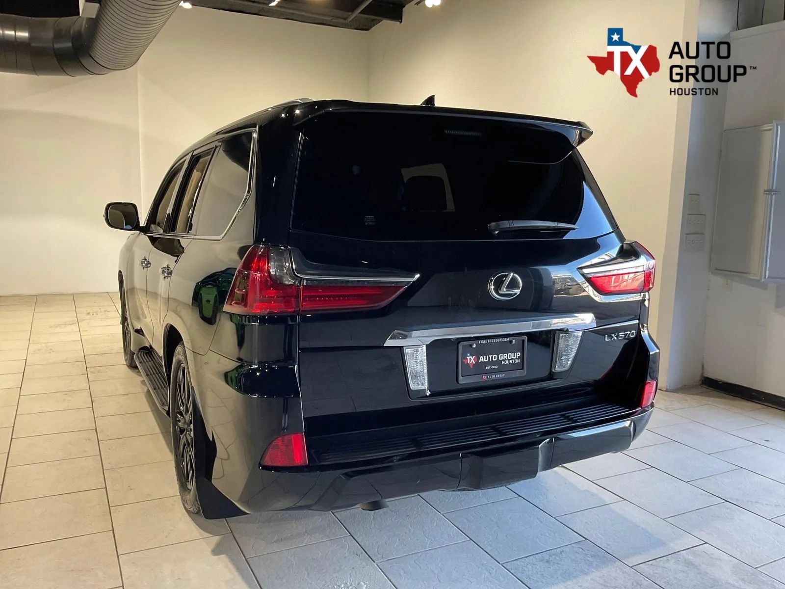 Used 2017 Lexus LX 570 4WD w/ Luxury Package image 44