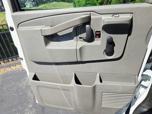 Used 2019 Chevrolet Express 2500 RWD image 28