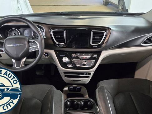 Used 2019 Chrysler Pacifica Touring Plus w/ Tire & Wheel Group FWD image 27