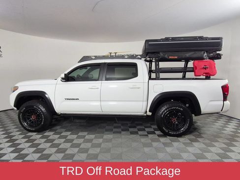 Used 2018 Toyota Tacoma TRD Off-Road w/ Technology Package AWD/4WD image 7
