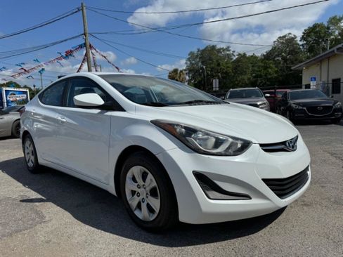Used 2016 Hyundai Elantra SE image 3