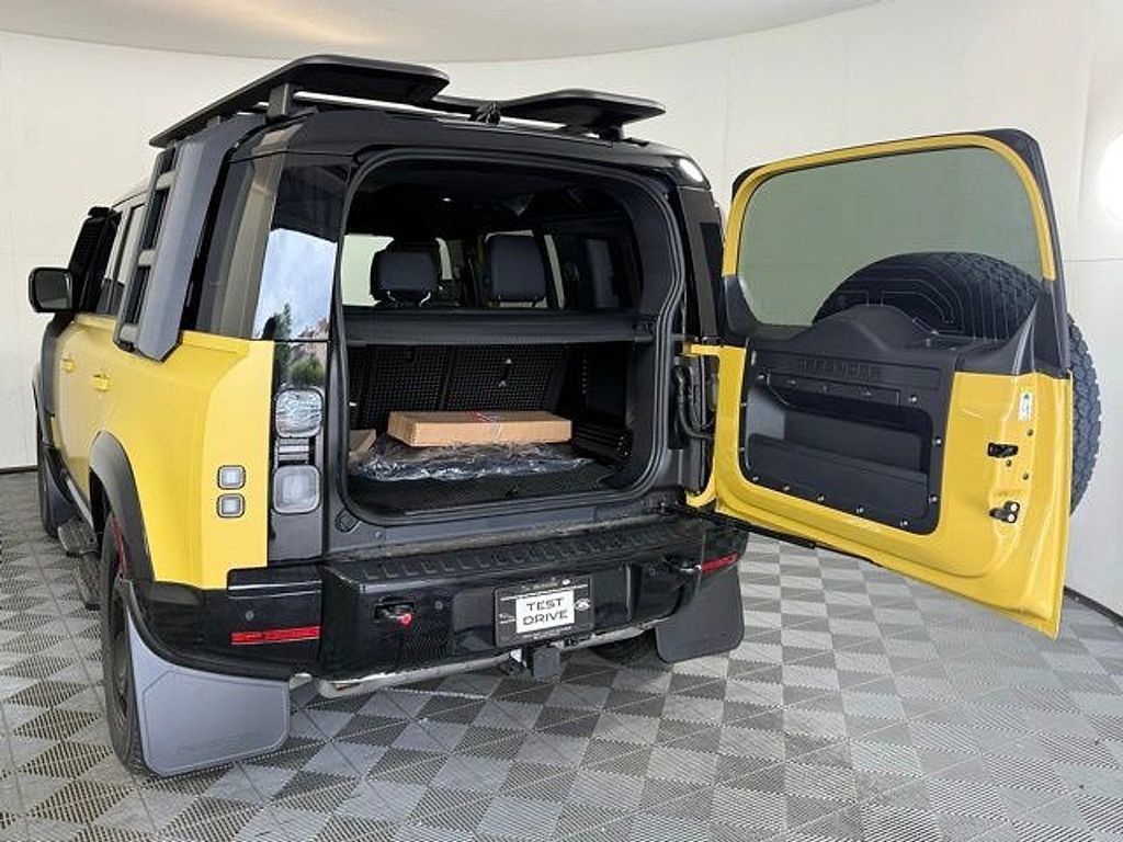 New 2026 Land Rover Defender 110 AWD/4WD image 20