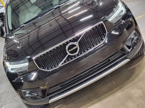 Used 2021 Volvo XC40 T5 Momentum w/ Premium Package image 19