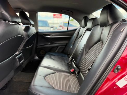 Used 2018 Toyota Camry SE w/ Convenience Package FWD image 31