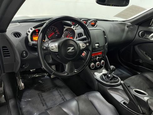 Used 2013 Nissan 370Z Touring image 17
