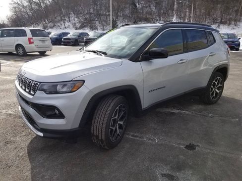 Certified 2025 Jeep Compass Limited AWD/4WD image 3