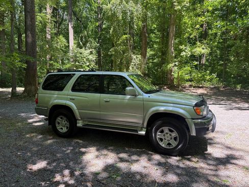 Used 2001 Toyota 4Runner SR5 AWD/4WD image 7