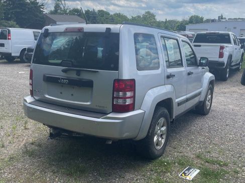 Used 2010 Jeep Liberty Sport image 2