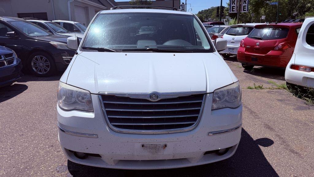 Used 2010 Chrysler Town & Country Touring FWD image 3