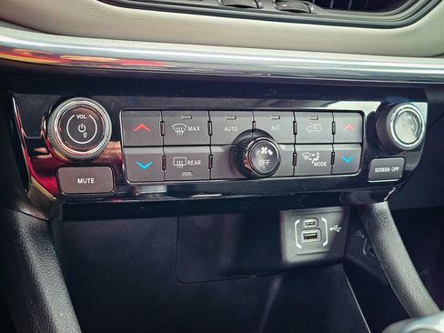 Certified 2022 Jeep Compass Limited image 25